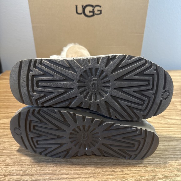 UGG W Bailey Button Triplet II Women's Boot, Size 8 Sand - Picture 11 of 13
